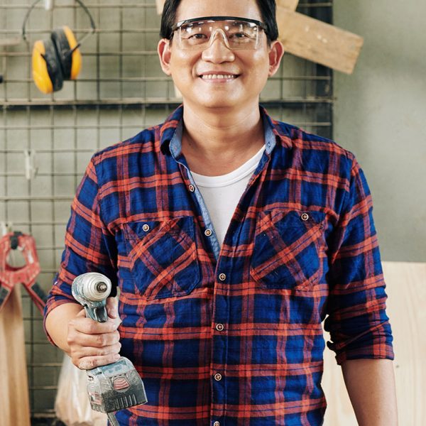 mature-carpenter-with-electric-drill-NGH3CQQ.jpg mature-carpenter-with-electric-drill-NGH3CQQ.jpg